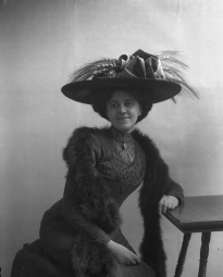 CH085 Femme inconnue, vers 1905-1915.