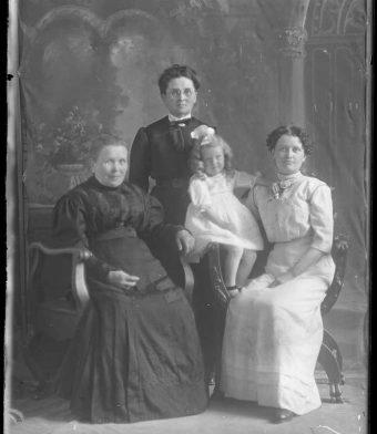 CH085 Femmes inconnues, 1913.