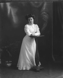 CH085/001/002/1318 Femme inconnue, vers 1905-1915.