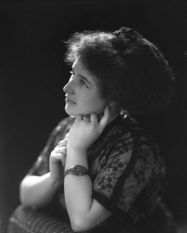CH085/001/002/1327 Femme inconnue, 1905-1915.