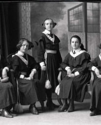 CH085 Groupe d'étudiantes, 1924.